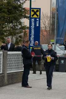 Banküberfall in Wels: Täter drohte mit Bombe 20130404-2436.jpg