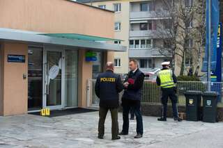Banküberfall in Wels: Täter drohte mit Bombe 20130404-2440.jpg
