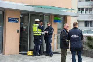 Banküberfall in Wels: Täter drohte mit Bombe 20130404-2442.jpg