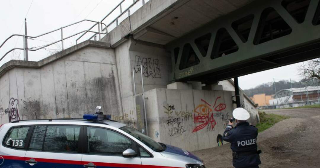 Titelbild: Graffiti-Sprüher richteten großen Schaden an