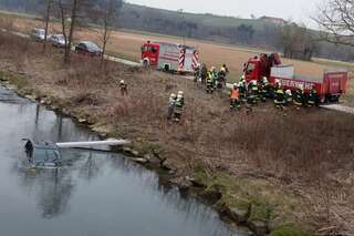 Auto in Krems-Fluss gestürzt - Feuerwehrmann als Ersthelfer 20130408-3383.jpg