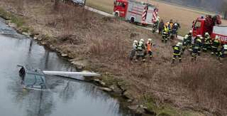 Auto in Krems-Fluss gestürzt - Feuerwehrmann als Ersthelfer 20130408-3385.jpg