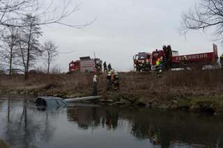 Auto in Krems-Fluss gestürzt - Feuerwehrmann als Ersthelfer 20130408-3390.jpg