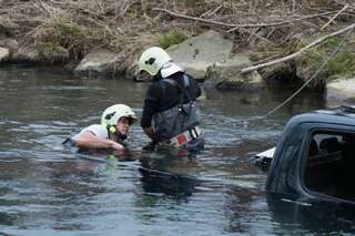 Auto in Krems-Fluss gestürzt - Feuerwehrmann als Ersthelfer 20130408-3397.jpg
