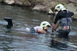 Auto in Krems-Fluss gestürzt - Feuerwehrmann als Ersthelfer 20130408-3398.jpg