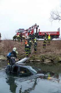 Auto in Krems-Fluss gestürzt - Feuerwehrmann als Ersthelfer 20130408-3400.jpg
