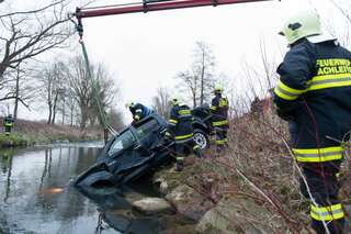 Auto in Krems-Fluss gestürzt - Feuerwehrmann als Ersthelfer 20130408-3425.jpg