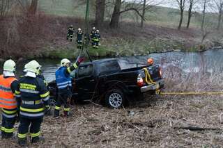 Auto in Krems-Fluss gestürzt - Feuerwehrmann als Ersthelfer 20130408-3431.jpg