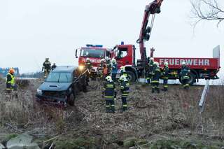 Auto in Krems-Fluss gestürzt - Feuerwehrmann als Ersthelfer 20130408-3438.jpg