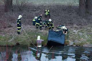 Auto in Krems-Fluss gestürzt - Feuerwehrmann als Ersthelfer 20130408-3444.jpg