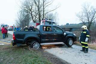Auto in Krems-Fluss gestürzt - Feuerwehrmann als Ersthelfer 20130408-3449.jpg