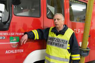 Auto in Krems-Fluss gestürzt - Feuerwehrmann als Ersthelfer 20130408-3456.jpg