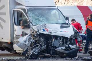 Schwerer Verkehrsunfall auf B1 18042013vumpmarchtrenk_1.jpg