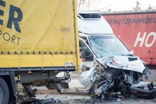 Schwerer Verkehrsunfall auf B1 18042013vumpmarchtrenk_14.jpg