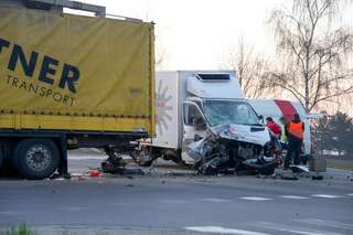 Schwerer Verkehrsunfall auf B1 18042013vumpmarchtrenk_2.jpg
