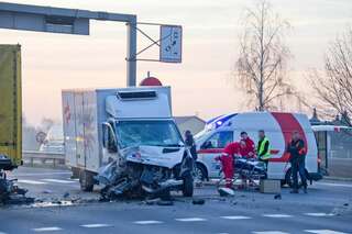 Schwerer Verkehrsunfall auf B1 18042013vumpmarchtrenk_3.jpg