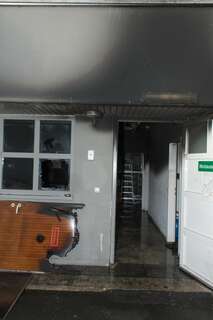 Hoher Sachschaden nach Brand in einem Lebensmittelmarkt 20130513-7103.jpg