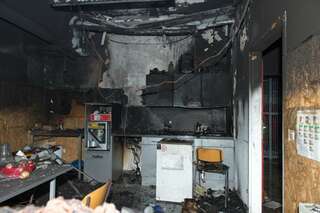 Hoher Sachschaden nach Brand in einem Lebensmittelmarkt 20130513-7107.jpg