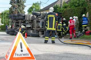Mischbeton-Lkw umgestürzt - Fahrer nach drei Stunden befreit 20130516-7368.jpg