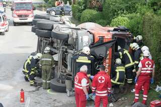 Mischbeton-Lkw umgestürzt - Fahrer nach drei Stunden befreit 20130516-7370.jpg