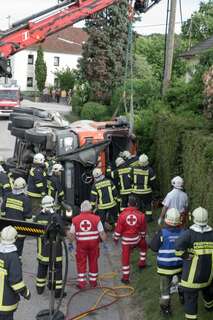Mischbeton-Lkw umgestürzt - Fahrer nach drei Stunden befreit 20130516-7391.jpg