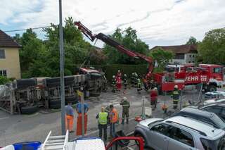 Mischbeton-Lkw umgestürzt - Fahrer nach drei Stunden befreit 20130516-7414.jpg