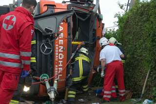 Mischbeton-Lkw umgestürzt - Fahrer nach drei Stunden befreit 20130516-7418.jpg