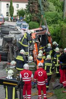 Mischbeton-Lkw umgestürzt - Fahrer nach drei Stunden befreit 20130516-7425.jpg