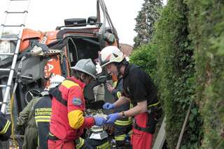 Mischbeton-Lkw umgestürzt - Fahrer nach drei Stunden befreit 20130516-7438.jpg