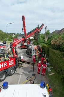 Mischbeton-Lkw umgestürzt - Fahrer nach drei Stunden befreit 20130516-7446.jpg