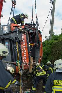 Mischbeton-Lkw umgestürzt - Fahrer nach drei Stunden befreit 20130516-7457.jpg