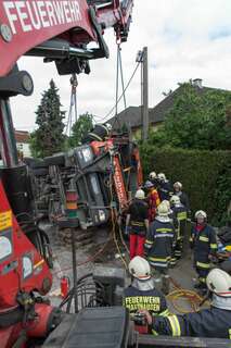 Mischbeton-Lkw umgestürzt - Fahrer nach drei Stunden befreit 20130516-7461.jpg