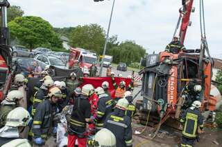 Mischbeton-Lkw umgestürzt - Fahrer nach drei Stunden befreit 20130516-7483.jpg