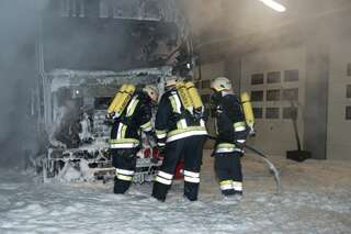 Zwei Lkw auf Firmengelände ausgebrannt 20130525-7939.jpg