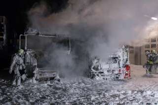 Zwei Lkw auf Firmengelände ausgebrannt 20130525-7958.jpg