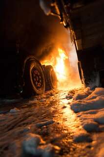 Zwei Lkw auf Firmengelände ausgebrannt 20130525-8057.jpg