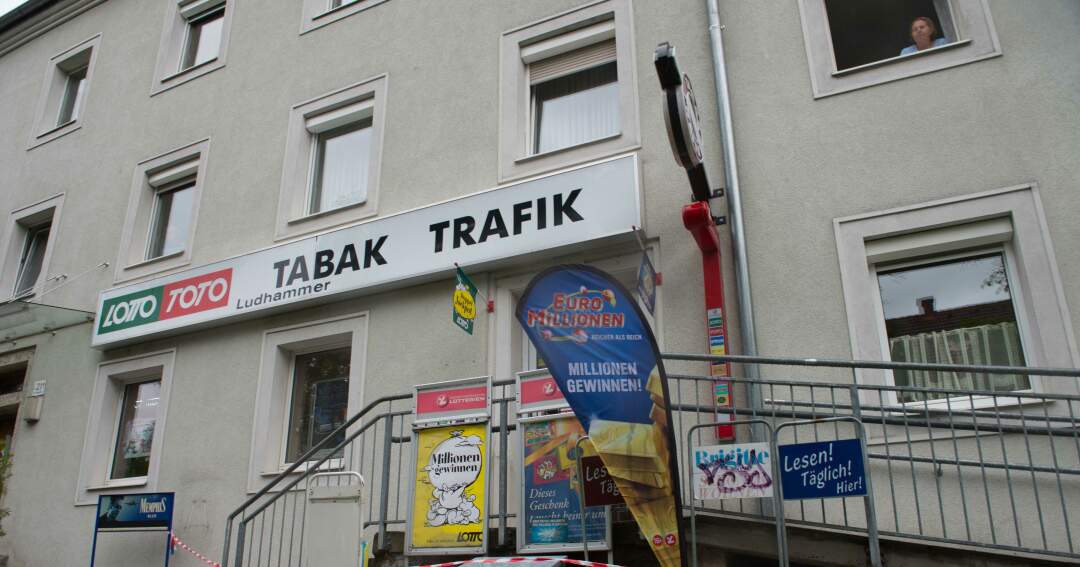 Titelbild: Trafikraub in Linz Bewaffnete Täter auf der Flucht