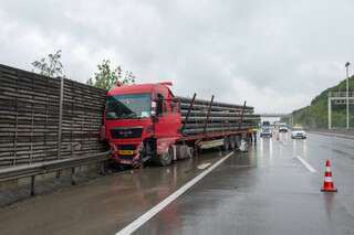 Stau auf A1 bei Ebelsberg nach Lkw-Unfall 9578_20130603_r.jpg