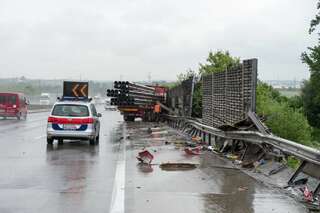 Stau auf A1 bei Ebelsberg nach Lkw-Unfall 9588_20130603_r.jpg