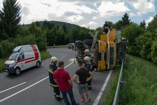 LKW in Kurve umgestürzt - B126 gesperrt. 20130608-0015.jpg