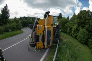 LKW in Kurve umgestürzt - B126 gesperrt. 20130608-0017.jpg