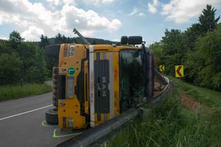 LKW in Kurve umgestürzt - B126 gesperrt. 20130608-9994.jpg