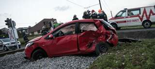 Fahrzeuglenkerin missachtet Stopptafel - Crash mit Zug 20130611-0183.jpg