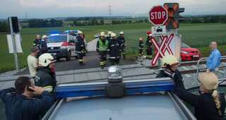 Fahrzeuglenkerin missachtet Stopptafel - Crash mit Zug 20130611-0193.jpg