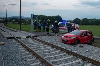 Fahrzeuglenkerin missachtet Stopptafel - Crash mit Zug 20130611-0205.jpg