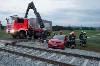 Fahrzeuglenkerin missachtet Stopptafel - Crash mit Zug 20130611-0207.jpg