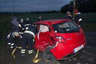 Fahrzeuglenkerin missachtet Stopptafel - Crash mit Zug 20130611-0214.jpg