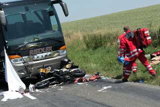 Motorrad krachte gegen Schulbus - zwei Personen schwer verletzt 20130702-3524.jpg