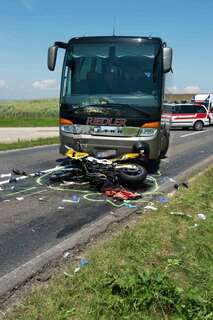 Motorrad krachte gegen Schulbus - zwei Personen schwer verletzt 20130702-3541.jpg