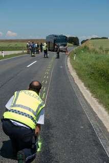 Motorrad krachte gegen Schulbus - zwei Personen schwer verletzt 20130702-3543.jpg